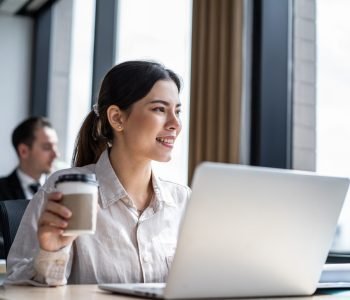 asian-beautiful-businesswoman-using-laptop-computer-working-in-office--1536x1024